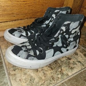 Chuck Taylor II  converse reflective camo print size 8